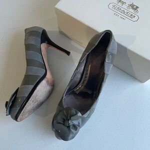 Coach Women’s Trinitie Gray Graphite Suede Patent Pump Sz 10